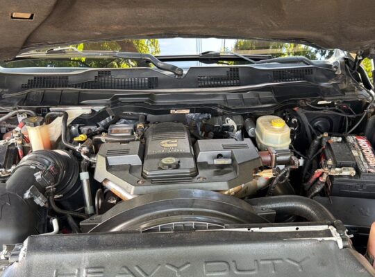 Dodge RAM 2500 Laramie Preta